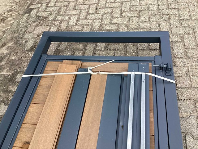 Deck draaideur tuinpoort - afbeelding 5 van  6