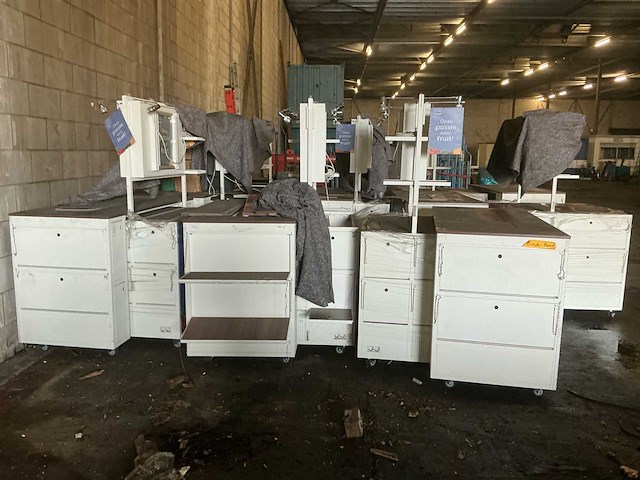 Decor opstelling/ kasten met lcd scherm en koeling - afbeelding 18 van  29