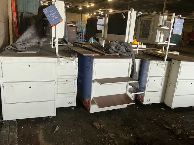 Decor opstelling/ kasten met lcd scherm en koeling - afbeelding 19 van  29