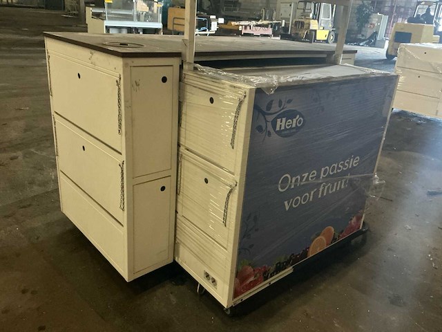 Decor opstelling/ kasten met lcd scherm en koeling - afbeelding 25 van  29