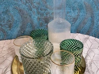 Decoratie bestaande uit o.a. dienblad met glazen karaf & waxinelichthouders - afbeelding 2 van  3