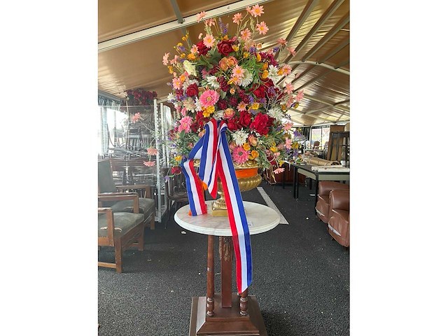 Decoratie bloemstuk op tafel - afbeelding 3 van  8