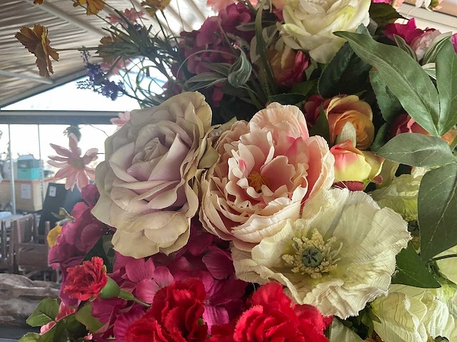 Decoratie bloemstuk op tafel - afbeelding 6 van  8