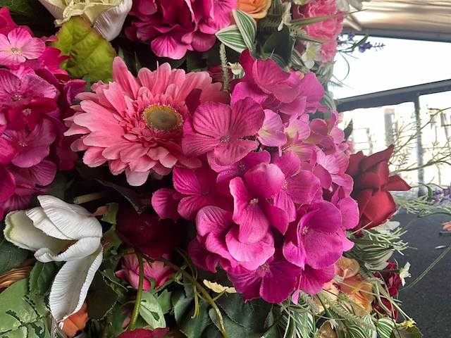 Decoratie bloemstuk op tafel - afbeelding 7 van  8