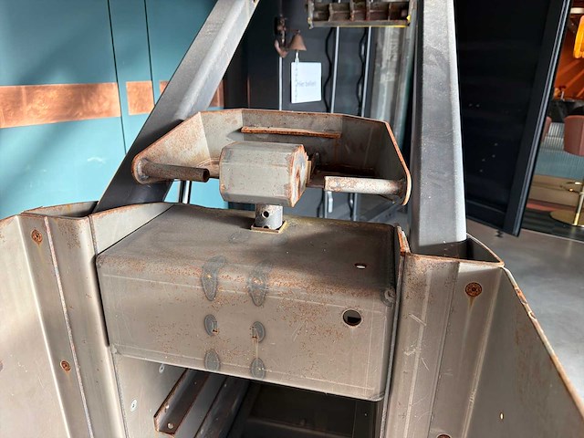 Decoratie conmeq shovel / kniklader - afbeelding 7 van  7