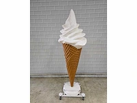Decoratie ijsco op mobiele voet - afbeelding 3 van  9