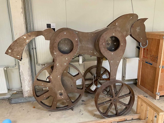 Decoratie “kinetisch paard” - afbeelding 1 van  7