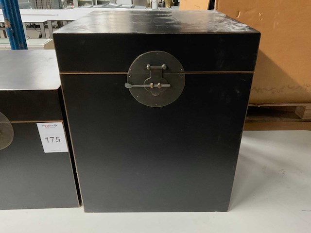 Decoratie kisten en stoelen (2x) - afbeelding 6 van  13