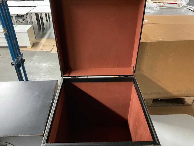 Decoratie kisten en stoelen (2x) - afbeelding 8 van  13