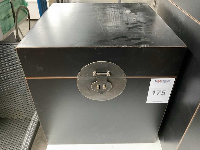 Decoratie kisten en stoelen (2x) - afbeelding 10 van  13