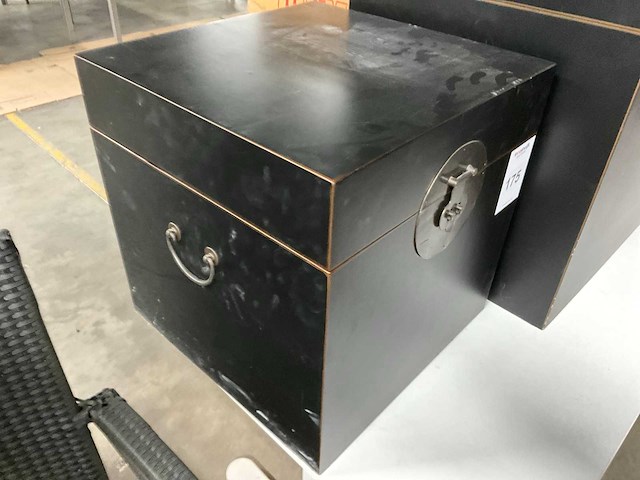 Decoratie kisten en stoelen (2x) - afbeelding 11 van  13