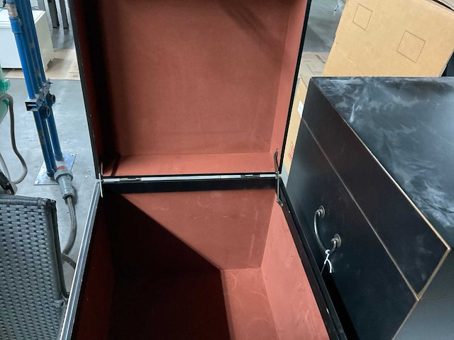 Decoratie kisten en stoelen (2x) - afbeelding 13 van  13