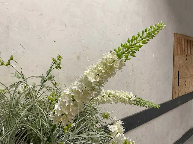 Decoratie kunst bloemstuk op zuil - afbeelding 5 van  5