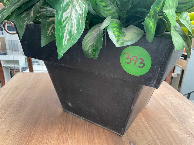 Decoratie kunststof plant in een metalen pot 140cm - afbeelding 3 van  4