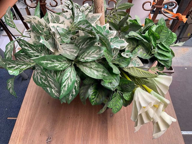 Decoratie kunststof plant in een metalen pot 140cm - afbeelding 4 van  5