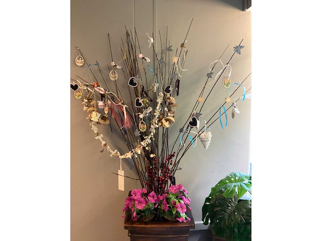 Decoratie met grote plantenbakken (2x) - afbeelding 2 van  3