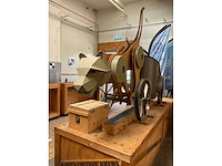 Decoratie “paard van troje” op kist - afbeelding 4 van  16