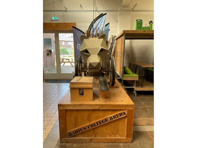 Decoratie “paard van troje” op kist - afbeelding 10 van  16