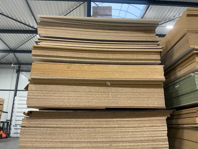 Decoratie spaanplaat ca. 17m3 - afbeelding 4 van  13