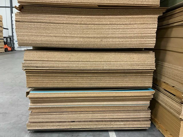 Decoratie spaanplaat ca. 17m3 - afbeelding 3 van  13