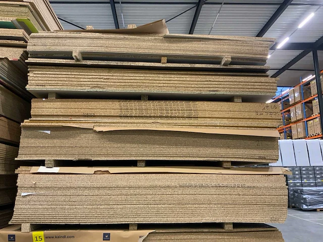 Decoratie spaanplaat ca. 17m3 - afbeelding 7 van  13