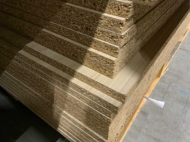 Decoratie spaanplaat ca. 22m3 - afbeelding 13 van  17