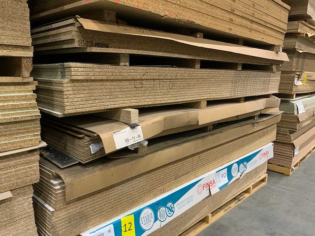 Decoratie spaanplaat ca. 22m3 - afbeelding 15 van  17