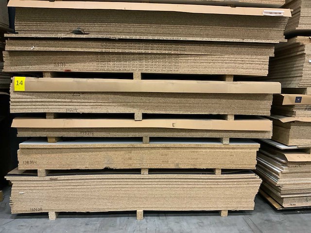 Decoratie spaanplaat ca. 22m3 - afbeelding 6 van  16