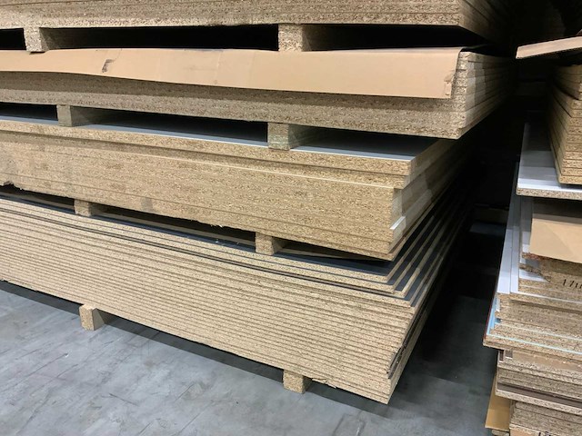 Decoratie spaanplaat ca. 22m3 - afbeelding 8 van  16