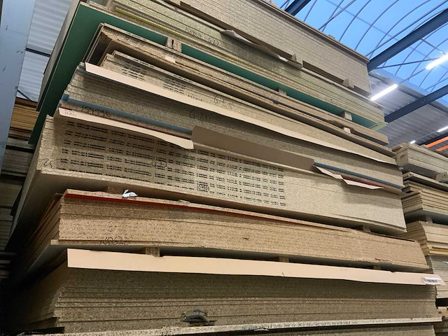 Decoratie spaanplaat ca. 22m3 - afbeelding 14 van  16