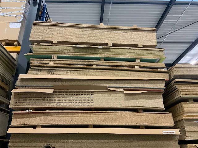 Decoratie spaanplaat ca. 22m3 - afbeelding 11 van  16