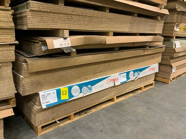 Decoratie spaanplaat ca. 22m3 - afbeelding 12 van  19