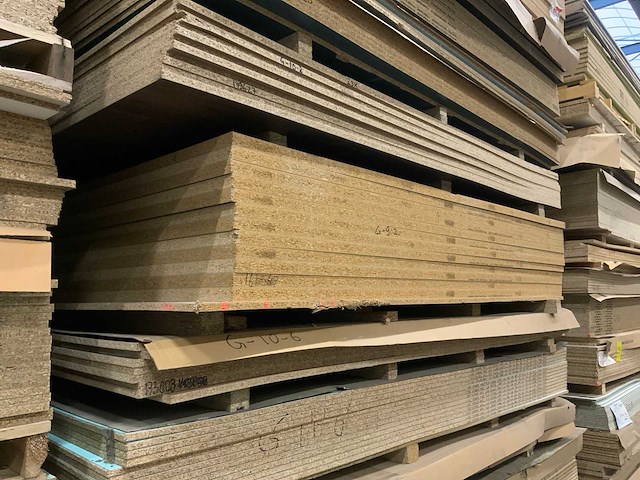 Decoratie spaanplaat ca. 22m3 - afbeelding 16 van  19