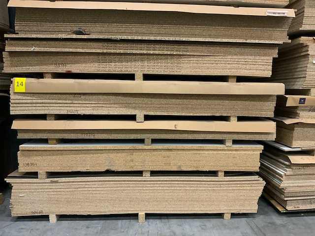 Decoratie spaanplaat ca. 22m3 - afbeelding 9 van  16