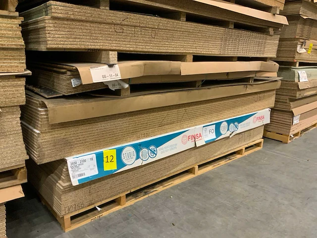 Decoratie spaanplaat ca. 22m3 - afbeelding 12 van  19