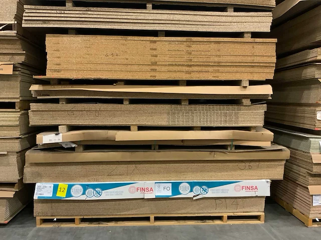 Decoratie spaanplaat ca. 22m3 - afbeelding 13 van  19