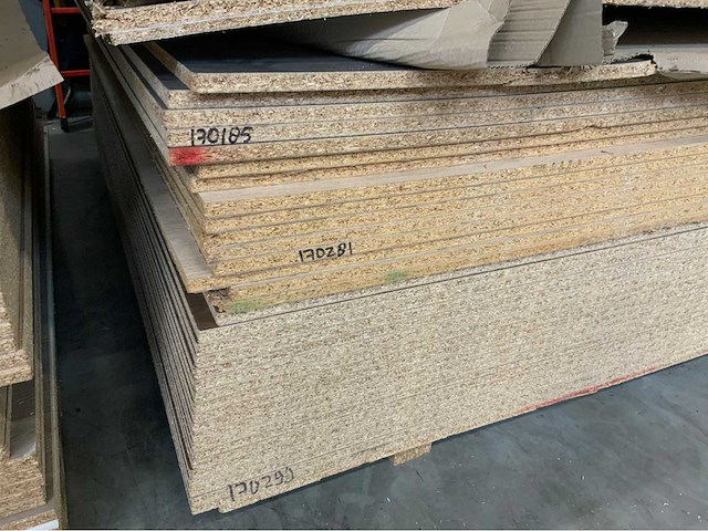 Decoratie spaanplaat ca. 25 m3 - afbeelding 9 van  11