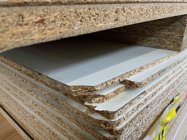 Decoratie spaanplaat ca. 25m3 - afbeelding 14 van  17