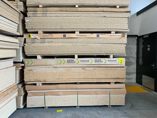 Decoratie spaanplaat ca. 26m3 - afbeelding 13 van  21