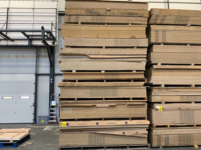 Decoratie spaanplaat ca. 27m3 - afbeelding 12 van  15