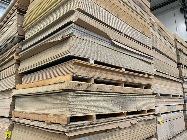 Decoratie spaanplaat ca. 27m3 - afbeelding 13 van  15