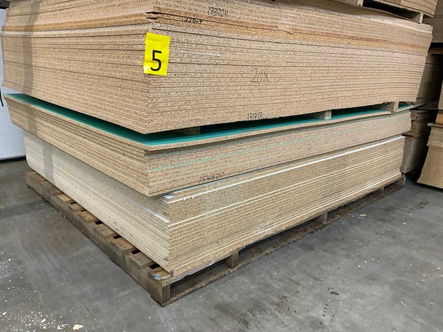 Decoratie spaanplaat ca. 27m3 - afbeelding 8 van  13