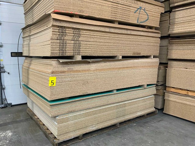 Decoratie spaanplaat ca. 27m3 - afbeelding 9 van  15