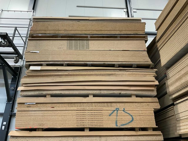 Decoratie spaanplaat ca. 27m3 - afbeelding 15 van  16