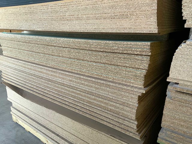 Decoratie spaanplaat ca. 28m3 - afbeelding 14 van  17