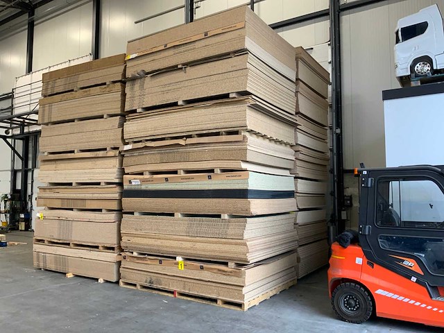 Decoratie spaanplaat ca. 28m3 - afbeelding 1 van  6