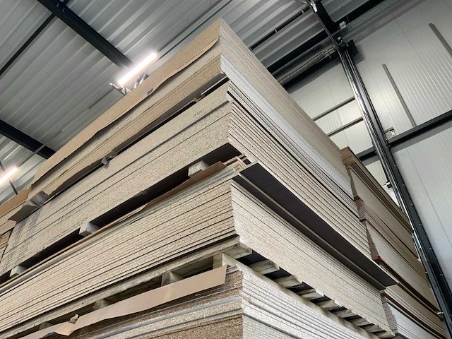 Decoratie spaanplaat ca. 28m3 - afbeelding 13 van  17
