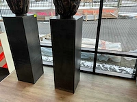 Decoratie zuil met pot met kunstbloemen - afbeelding 3 van  8