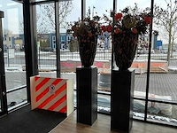 Decoratie zuil met pot met kunstbloemen - afbeelding 5 van  8