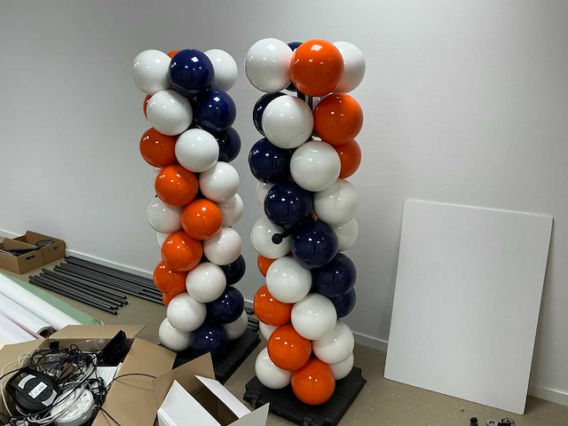 Decoratie, zuilen en spiegel - afbeelding 7 van  7